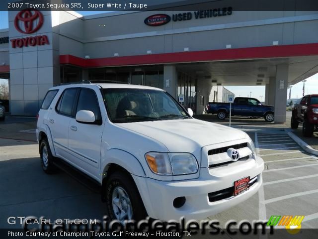 2007 Toyota Sequoia SR5 in Super White