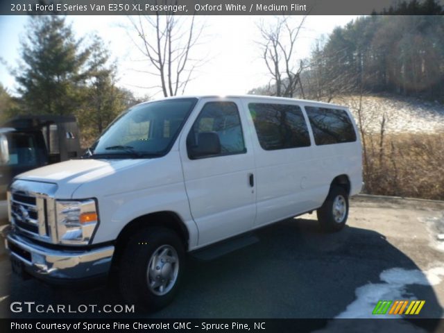 2011 Ford E Series Van E350 XL Passenger in Oxford White