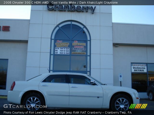 2008 Chrysler 300 C HEMI AWD in Cool Vanilla White