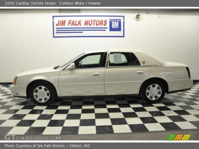 2000 Cadillac DeVille Sedan in Cotillion White