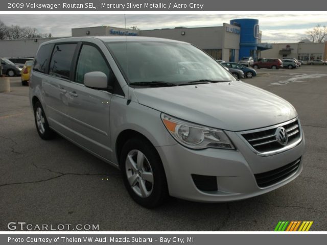 2009 Volkswagen Routan SEL in Mercury Sliver Metallic