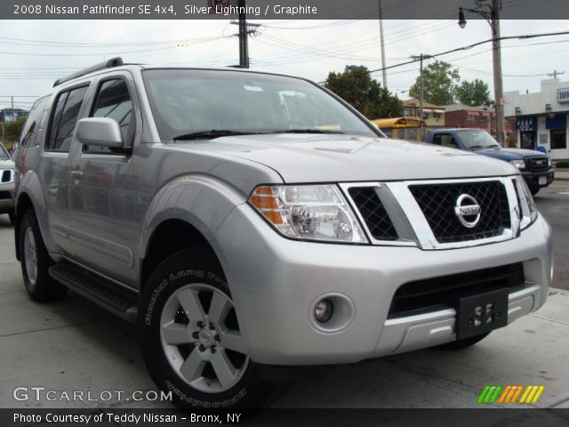 2008 Nissan Pathfinder SE 4x4 in Silver Lightning