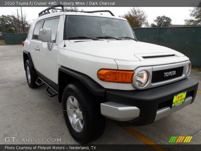 2010 Toyota FJ Cruiser 4WD in Iceberg White