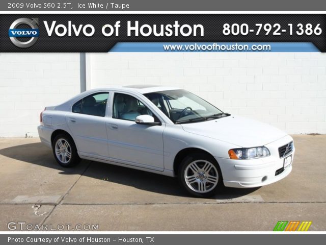 2009 Volvo S60 2.5T in Ice White