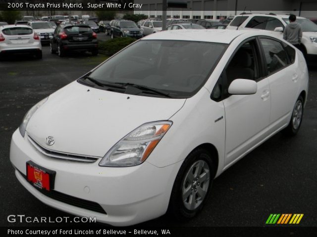 2006 Toyota Prius Hybrid in Super White