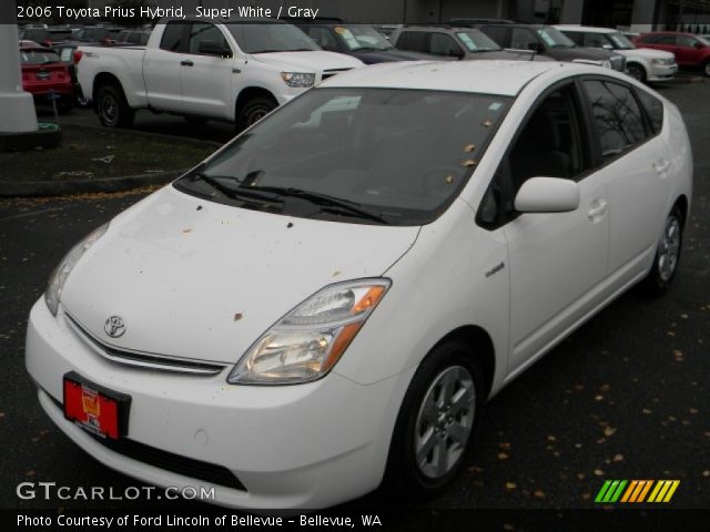 2006 Toyota Prius Hybrid in Super White