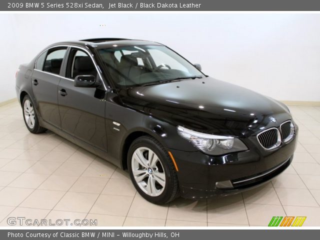2009 BMW 5 Series 528xi Sedan in Jet Black