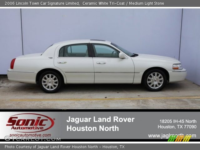 2006 Lincoln Town Car Signature Limited in Ceramic White Tri-Coat