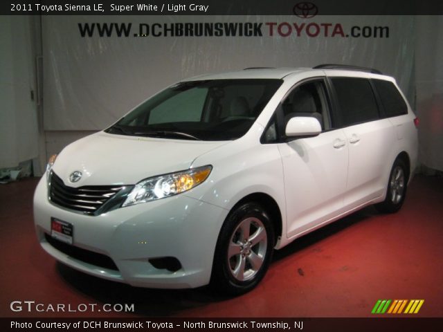 2011 Toyota Sienna LE in Super White