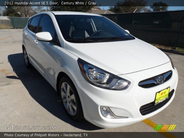 2012 Hyundai Accent SE 5 Door in Century White