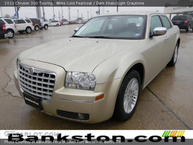 2010 Chrysler 300 Touring in White Gold Pearlcoat