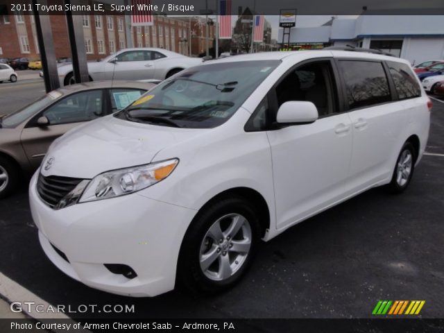 2011 Toyota Sienna LE in Super White