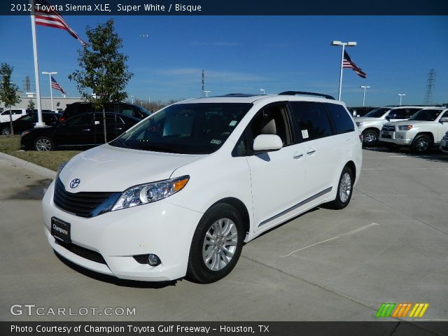 2012 Toyota Sienna XLE in Super White