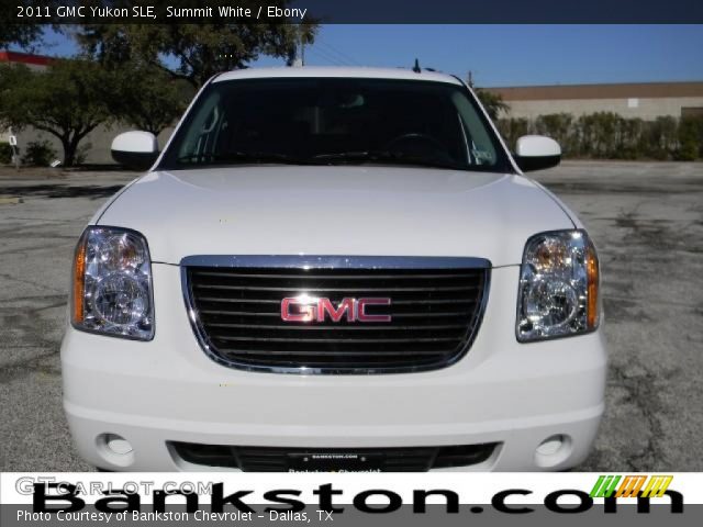 2011 GMC Yukon SLE in Summit White
