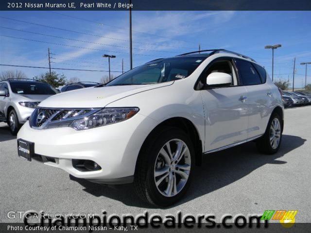 White nissan murano le