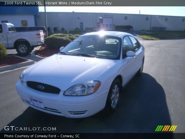 2006 Ford Taurus SEL in Vibrant White