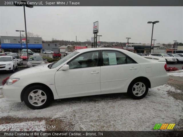 2003 Toyota Camry LE in Super White