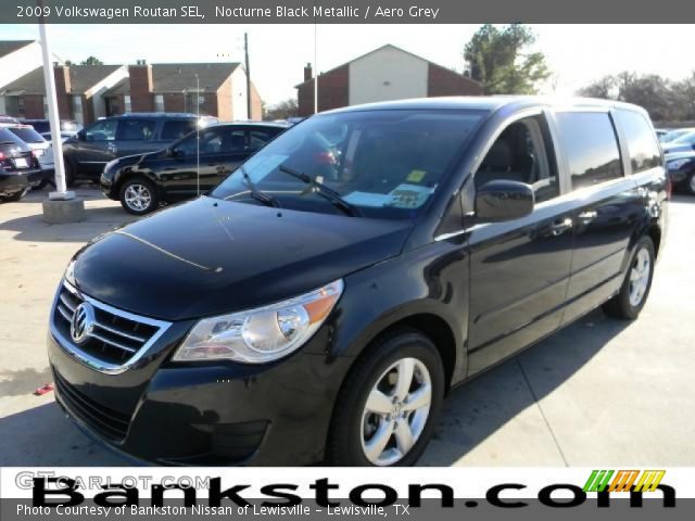 2009 Volkswagen Routan SEL in Nocturne Black Metallic