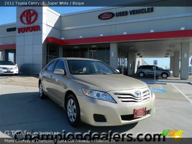 2011 Toyota Camry LE in Super White