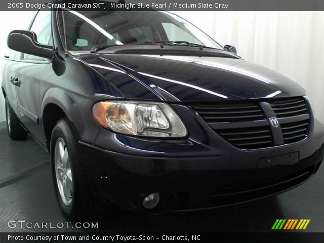 2005 Dodge Grand Caravan SXT in Midnight Blue Pearl