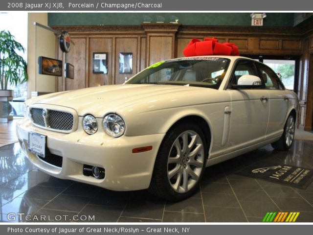 2008 Jaguar XJ XJ8 in Porcelain
