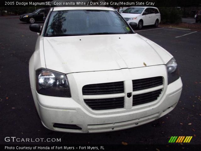 2005 Dodge Magnum SE in Cool Vanilla White