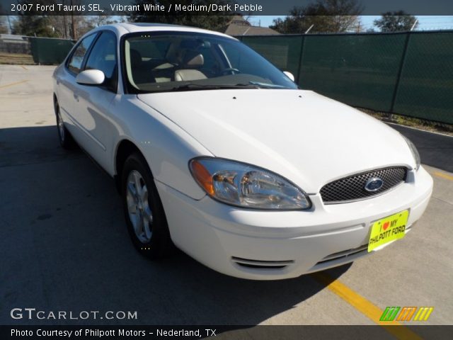 2007 Ford Taurus SEL in Vibrant White