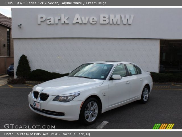 2009 BMW 5 Series 528xi Sedan in Alpine White
