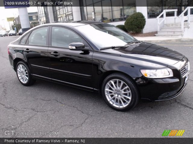 2009 Volvo S40 2.4i in Black