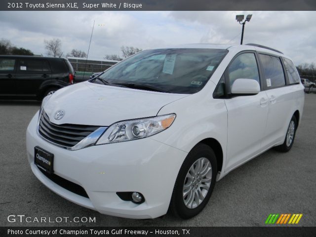 2012 Toyota Sienna XLE in Super White