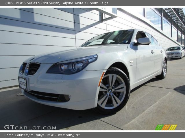 2009 BMW 5 Series 528xi Sedan in Alpine White