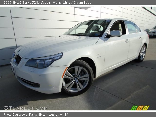 2009 BMW 5 Series 528xi Sedan in Alpine White