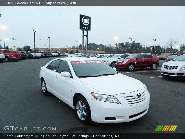 2009 Toyota Camry LE in Super White