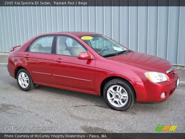 2005 Kia Spectra EX Sedan in Radiant Red