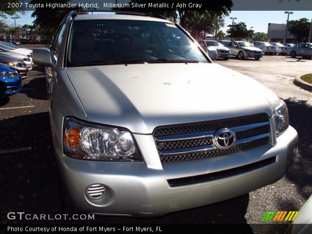 2007 Toyota Highlander Hybrid in Millenium Silver Metallic