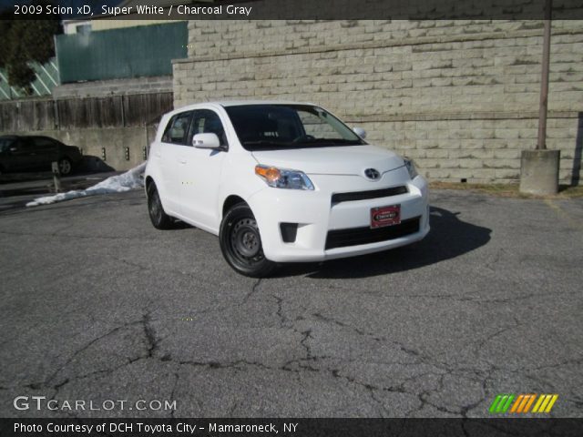 2009 Scion xD  in Super White