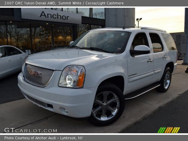 2007 GMC Yukon Denali AWD in Summit White