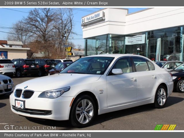 2009 BMW 5 Series 528xi Sedan in Alpine White