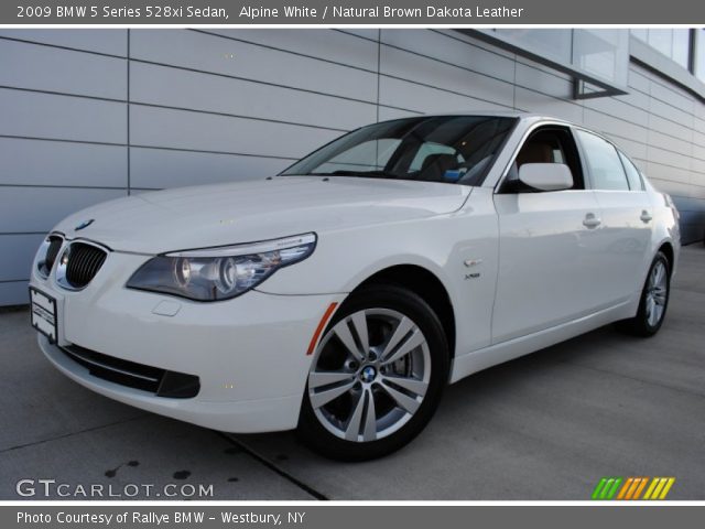 2009 BMW 5 Series 528xi Sedan in Alpine White
