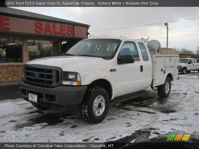 2003 Ford F250 Super Duty XL SuperCab Chassis in Oxford White