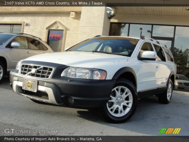 2007 Volvo XC70 AWD Cross Country in Ice White