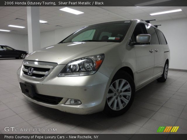 2006 Honda Odyssey Touring in Silver Pearl Metallic