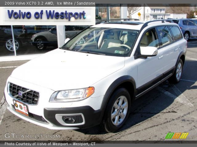 2009 Volvo XC70 3.2 AWD in Ice White