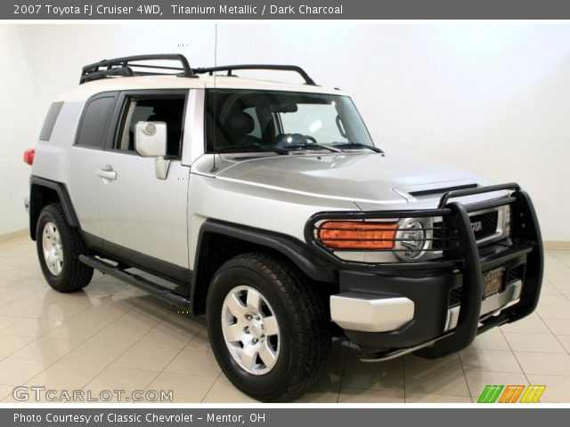2007 Toyota FJ Cruiser 4WD in Titanium Metallic