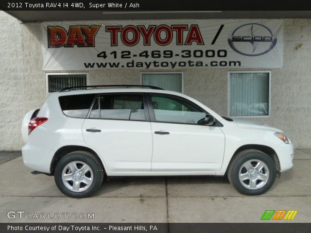 2012 Toyota RAV4 I4 4WD in Super White
