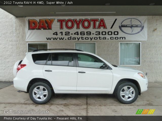 2012 Toyota RAV4 I4 4WD in Super White