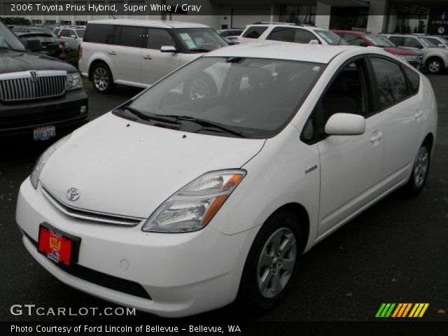 2006 Toyota Prius Hybrid in Super White