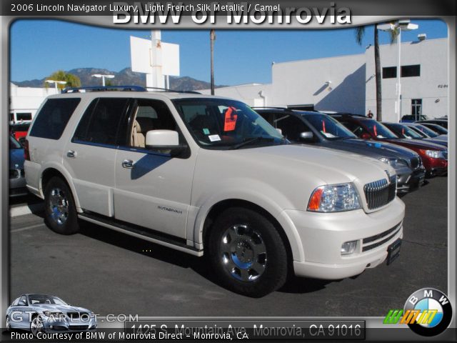 2006 Lincoln Navigator Luxury in Light French Silk Metallic