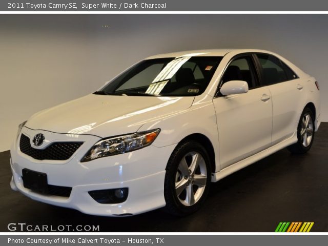 2011 Toyota Camry SE in Super White