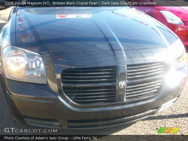 2005 Dodge Magnum SXT in Brilliant Black Crystal Pearl